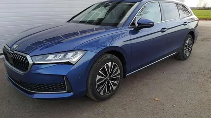 Gebraucht 2025 Skoda Superb Selection Kombi | 46.740 € (Fairer Preis)