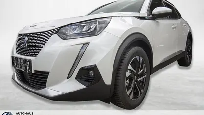 Gebraucht Peugeot e-2008 Allure 100 kW (136 PS) 2023 SUV