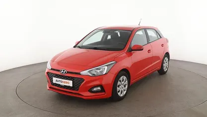 Gebraucht Hyundai i20 Select 75 PS (55 kW) 2020 Rot Limousine