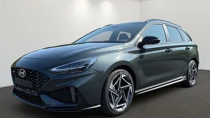 Purple (cypress green / mic) Neu 2025 Hyundai i30 N Line Limousine | 29.990 € (Fairer Preis)
