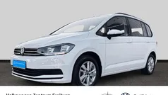 Weiss Gebraucht 2021 VW Touran Comfortline Van / Kleinbus | 23.700 € (Superpreis)