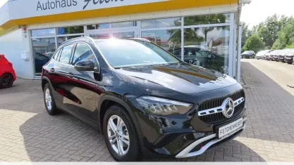 Gebraucht Mercedes GLA180 150 PS (110 kW) 2024 Schwarz SUV