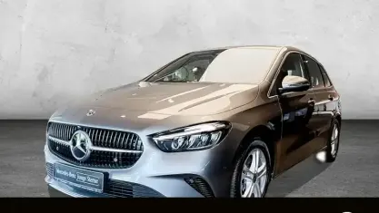 Neu Mercedes B220 190 PS (139 kW) 2026 Grau Kleinwagen
