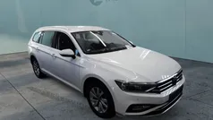 Weiß Gebraucht 2023 VW Passat Elegance Kombi | 35.879 € (Fairer Preis)