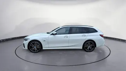 Używany BMW 330e M Sport 292 KM (214 kW) 2022 Biały Kombi