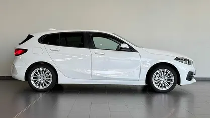 Gebraucht BMW 120 Sport Line 190 PS (139 kW) 2022 Alpinweiss iii Kleinwagen