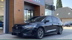 Schwarz Gebraucht 2024 Ford Focus ST-Line X Limousine | 21.950 € (Fairer Preis)