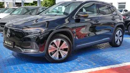 Gebraucht Mercedes EQA250 Progressive 139 kW (190 PS) 2025 Metalliclack kosmosschwarz SUV