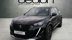 Lackierung schwarz perla nera/ Gebraucht 2023 Peugeot e-2008 Allure SUV | 19.900 € (Superpreis)