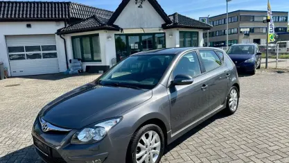 Gebraucht Hyundai i30 Edition 109 PS (80 kW) 2011 Grau Limousine