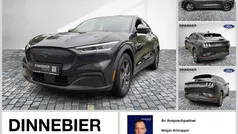 Grau (metallic) Gebraucht 2022 Ford Mustang Mach-E Basis SUV | 32.690 € (Fairer Preis)