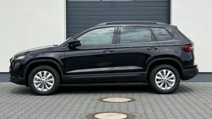 Neu Skoda Karoq Selection 116 PS (85 kW) 2026 Schwarz SUV