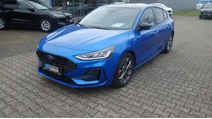 Blau Gebraucht 2024 Ford Focus ST-Line X Limousine | 23.981 € (Guter Preis)