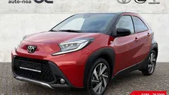 Chili red (3u4)/ black mica (2 Gebraucht 2024 Toyota Aygo X-plore Kleinwagen | 19.900 € (Fairer Preis)