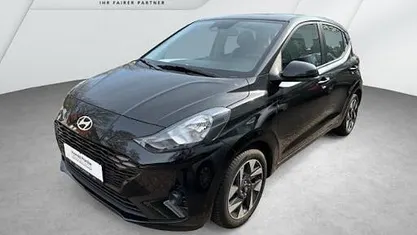 Gebraucht Hyundai i10 Trend 63 PS (46 kW) 2024 Schwarz Kleinwagen