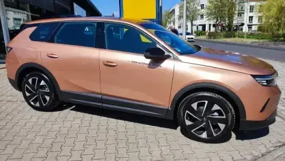 Second-hand Opel Grandland X Edition 145 CP (106 kW) 2026 Auriu SUV