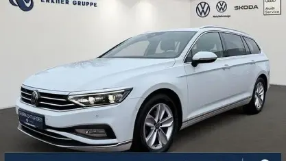 Gebraucht VW Passat Elegance 150 PS (110 kW) 2024 Gletscherweiß metallic Kombi