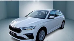 Weiß (candy weiss (weiß)) Gebraucht 2024 Skoda Scala Essence Kleinwagen | 19.850 € (Fairer Preis)