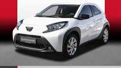 Schneeweiß Gebraucht 2022 Toyota Aygo X-play Kleinwagen | 14.979 € (Fairer Preis)