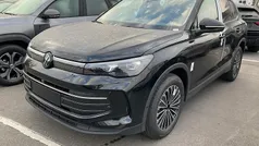 Grenadill schwarz metallic Neu 2025 VW Tiguan Life SUV | 49.445 € (Superpreis)