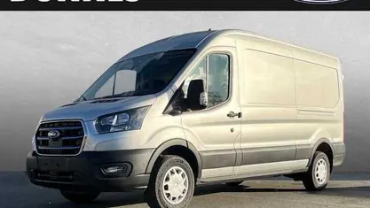 Silber Gebraucht 2022 Ford E-Transit Trend Van | 45.815 €