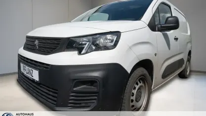 Gebraucht Peugeot Partner Premium 102 PS (75 kW) 2022 Weiss Van / Kleinbus