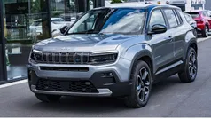Grau Gebraucht 2023 Jeep Avenger EV Summit SUV | 29.395 € (Guter Preis)
