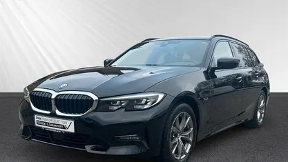 Schwarz Gebraucht 2022 BMW 320e Sport Line Kombi | 26.490 € (Guter Preis)