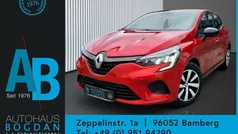 Rot Gebraucht 2023 Renault Clio V Limousine | 17.870 € (Fairer Preis)