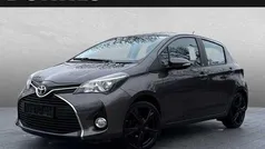 Grau (grey metallic) Gebraucht 2016 Toyota Yaris Edition-S Limousine | 10.115 € (Fairer Preis)
