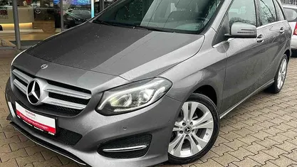 Grau Gebraucht 2017 Mercedes B180 Van / Kleinbus | 14.450 € (Fairer Preis)