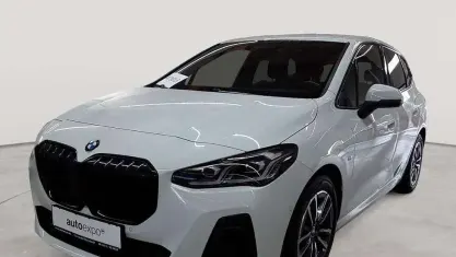 Gebraucht BMW 220 Active Tourer M Sport 156 PS (114 kW) 2023 Alpinweiß Van / Kleinbus