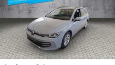 Mondsteingrau Gebraucht 2024 VW Golf VIII Life Kombi | 27.580 € (Fairer Preis)