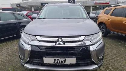Gebraucht Mitsubishi Outlander Edition 150 PS (110 kW) 2018 Platinumgrau SUV