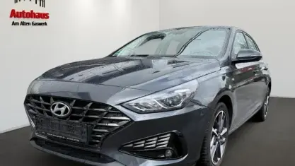 Gebraucht Hyundai i30 Trend 160 PS (117 kW) 2022 Grau Limousine