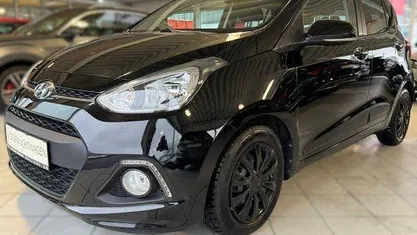 Gebraucht Hyundai i10 Passion 87 PS (63 kW) 2016 : phantom black Kleinwagen