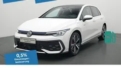Pure white Gebraucht 2024 VW Golf VIII GTE Limousine | 42.980 € (Guter Preis)