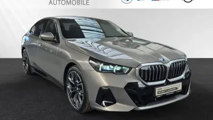 Gebraucht BMW 520 M Sport 197 PS (144 kW) 2025 Oxidgrau metallic Limousine