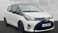 Weiß (metallic) Gebraucht 2016 Toyota Yaris Hybrid Style SUV | 12.980 € (Superpreis)
