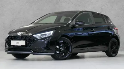 Neu Hyundai i20 Blackline 90 PS (66 kW) 2026 Phantom black Limousine
