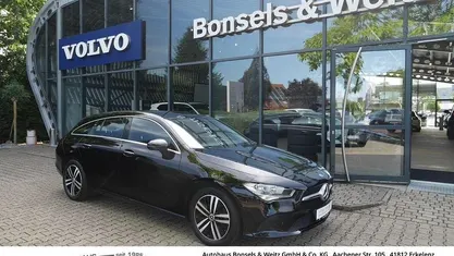 Gebraucht Mercedes CLA200 Shooting Brake 163 PS (119 kW) 2023 Schwarz Kombi