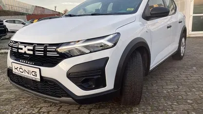 Gletscherweiss Gebraucht 2024 Dacia Sandero Essentiel Limousine | 14.990 € (Guter Preis)