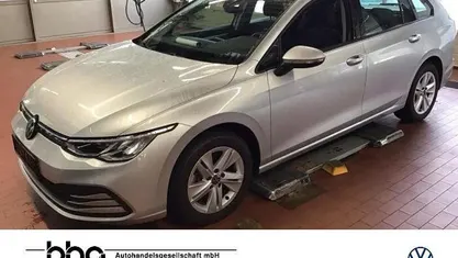 Silber Gebraucht 2023 VW Golf VIII Life Kombi | 22.830 € (Fairer Preis)