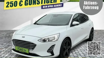Gebraucht Ford Focus Trend 101 PS (74 kW) 2018 Frostweiß Limousine