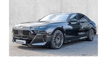 Gebraucht BMW 740 M Sport 286 PS (210 kW) 2025 Saphirschwarz Limousine