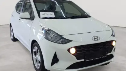 Gebraucht Hyundai i10 Trend 67 PS (49 kW) 2021 Polar white uni Kleinwagen