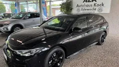 Grenadillschwarz metallic Neu 2025 VW Passat R-line Kombi | 47.880 € (Superpreis)