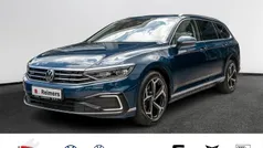 Blau Gebraucht 2021 VW Passat GTE Kombi | 27.900 € (Teuer)