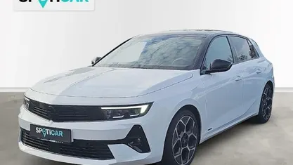 Weiss Gebraucht 2023 Opel Astra Limousine | 22.990 € (Fairer Preis)