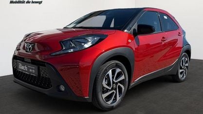 Gebraucht Toyota Aygo X Basis 72 PS (52 kW) 2025 Chilli red / schwarz SUV